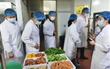嚴(yán)格落實(shí)學(xué)校主體責(zé)任，堅(jiān)決筑牢食品安全防線