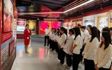 學(xué)校為迎接新中國成立75周年組織開展“走進四史教育館、開學(xué)第一講”活動